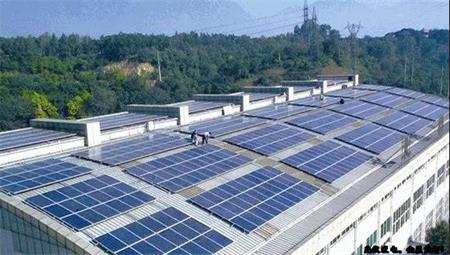 La generación de energía fotovoltaica tiene varias ventajas.